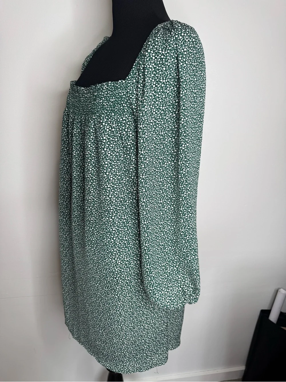 Abercrombie & Fitch Green Floral Long-Sleeve Smocked Dress. Size L - Picture 2 of 16